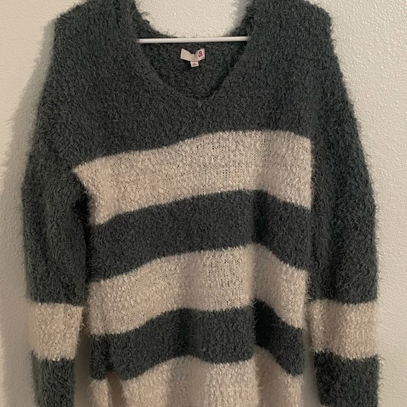 Fuzzy oversized sweater - Picture 4 of 7
